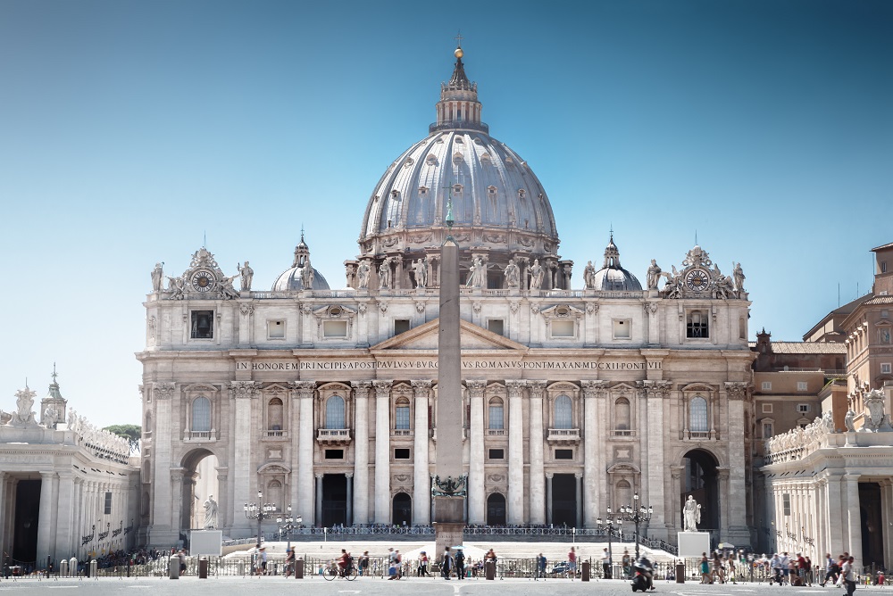 San Pietro in Vaticano: Kościół symboliczny dla całego świata chrześcijańskiego